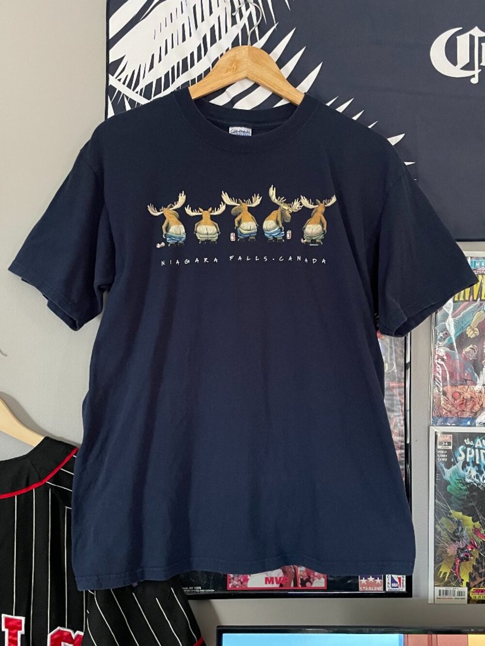 Vintage Joke Niagara Falls Moose Bum Drinking T-shirt (M)